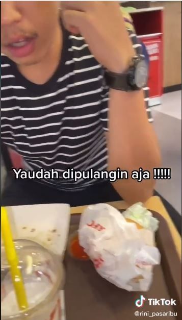 Bertengkar karena burger (TikTok @rini_pasaribu)