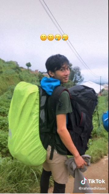 Rela gendong ransel carrier pacar (TikTok @rahmadhitaas)