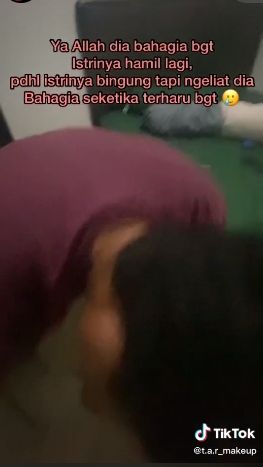 Reaksi suami ketika tahu istrinya hamil ketiga. (Tiktok/@t.a.r_makeup)