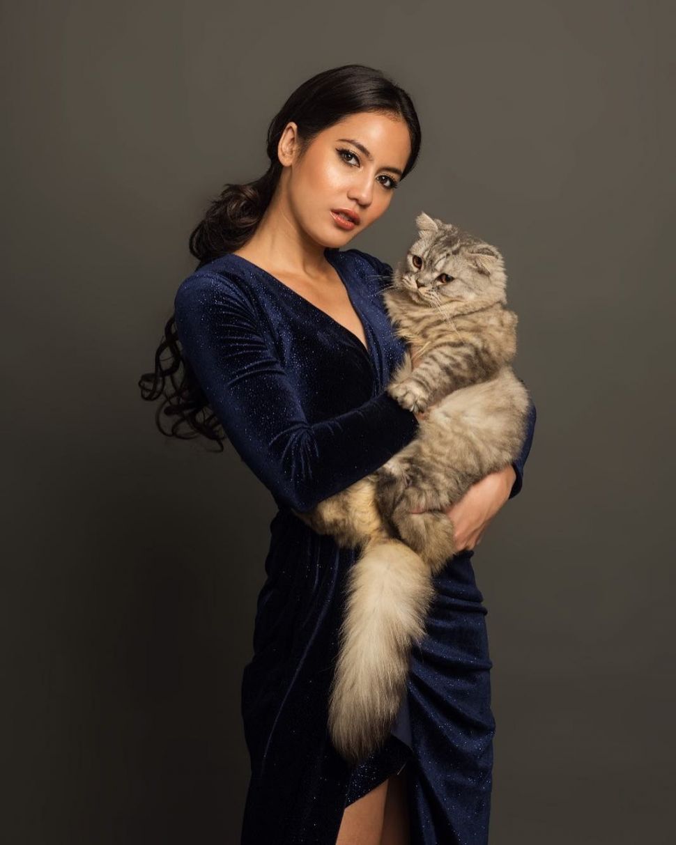 Portet artis dan kucing peliharaannya - Pevita Pearce. (Instagram/_jojopearce)