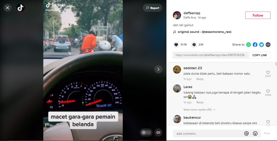 Viral Pemotor Santai Berhenti di Tengah Kemacetan Jalanan, Ternyata Beli Bakpao - Suara.com