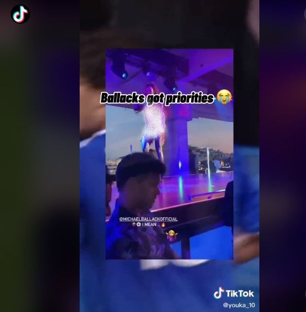 Ballack fokus nonton final UCL di strip club (Tiktok)