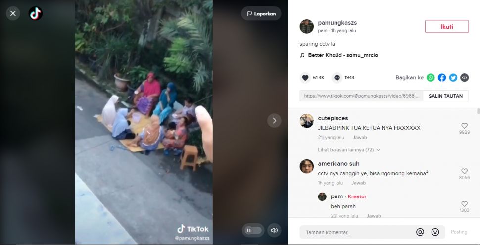 Viral aksi emak-emak rumpi di depan rumah, disebut CCTV paling berbahaya sekampung (TikTok/pamungkaszs).