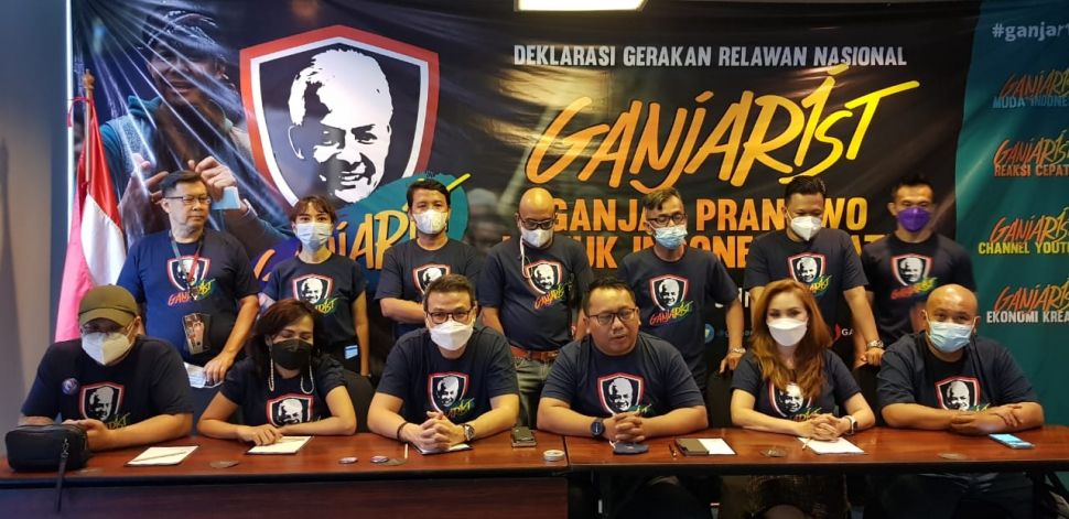 Sekelompok masyarakat yang menyebut diri sebagai relawan Ganjarist mendeklarasikan dukungannya untuk Gubernur Jawa Tengah Ganjar Pranowo maju sebagai calon presiden pada Pilpres 2024, Selasa (1/6/2021). [dokumentasi Ganjarist]