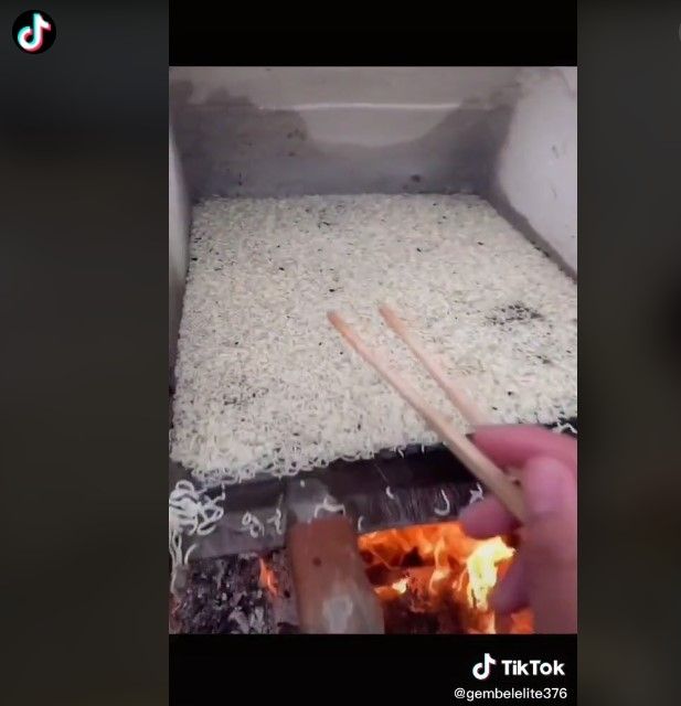 Masak mi di bucket ekskavator (tiktok)