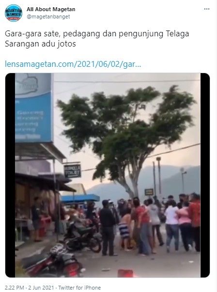 Pedagang dan pemberi berantem gegara sate (Twitter/magetanbanget)