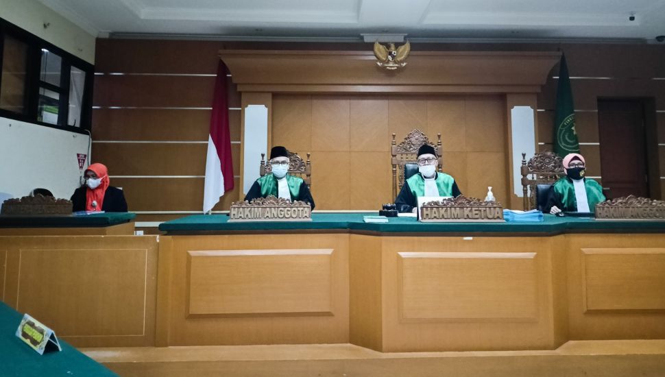 Suasana jalannya sidang perceraian antara Alvin Faiz dan Larissa Chou yang harus ditunda karena keduanya tidak hadir di Pengadilan Agama Cibinong, Bogor, Jawa Barat, Rabu (2/5/2021). [Suara.com/Alfian Winanto]