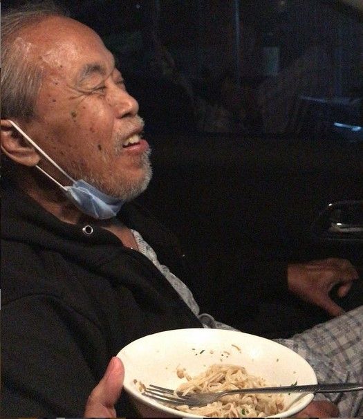 Peppy mengunggah foto sang ayah yang tengah makan. [Instagram]