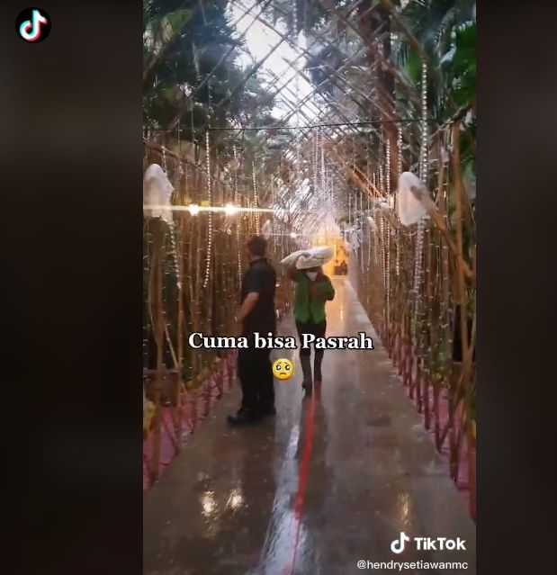 Pesta pernikahan outdoor hancur gegara diguyur hujan (tiktok)