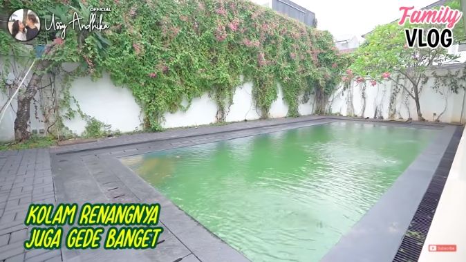 Potret rumah Vicky Prasetyo dan Kalina Octaranny. (YouTube/Ussy Andhika Official)