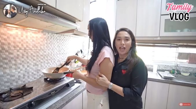 Potret rumah Vicky Prasetyo dan Kalina Octaranny. (YouTube/Ussy Andhika Official)