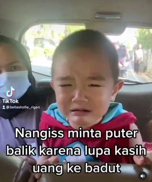 Anak Bella Shofie, Danillo Prince Rigan menangis ingin memberi uang ke badut. [Instagram]