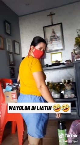 Cowok numpang tidur di rumah. (Tiktok/@oliviasompie)