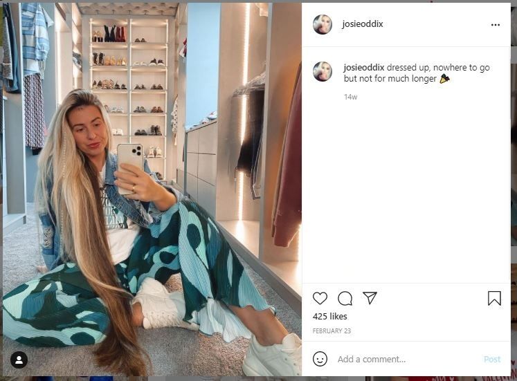 Keramas Seminggu Sekali, Wanita Ini Ungkap Rahasia Rambut Panjang Bak Rapunzel (instagram.com/josieoddix)