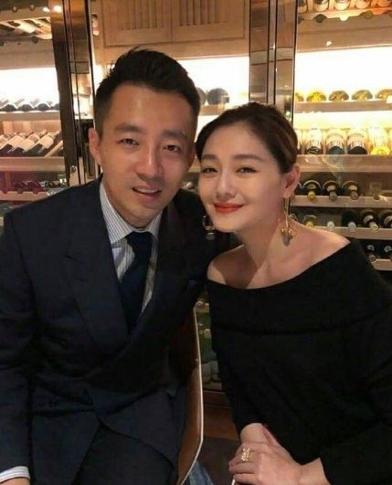 Barbie Hsu dan suaminya, Wang Xiaofei [Instagram/@barbiehsu_das]