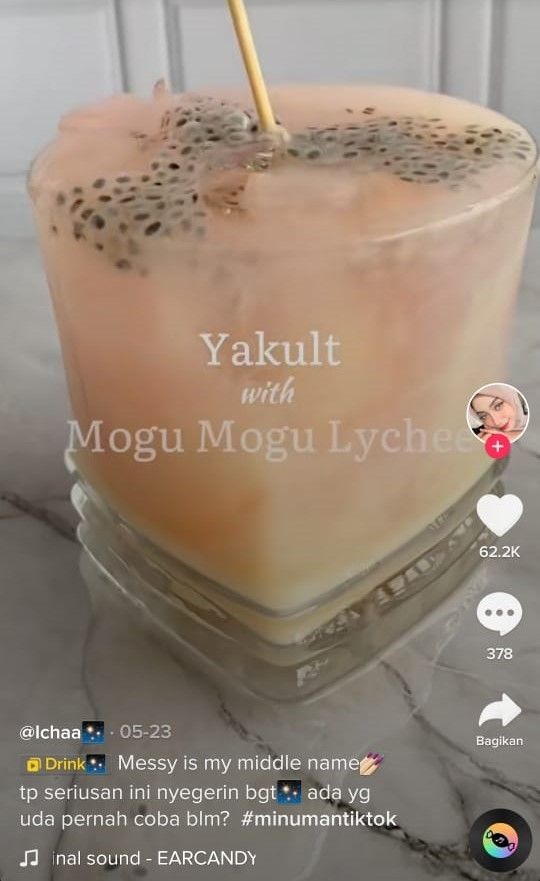 Minuman viral yakul with mogu-mogu lychee. (Dok. TikTok)