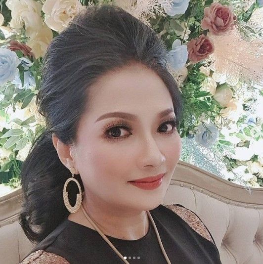 Artis alih profesi sebagai PNS - Fryda Lucyana. (Instagram/frydalucyana)