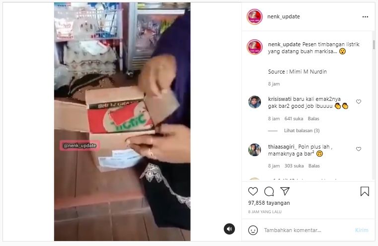 Emak-emak buka paket dari olshop, kecewa pas buka isinya buah markisa viral (Instagram/nenk_update).