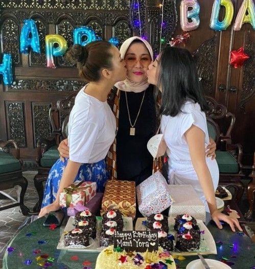 Potret Yora Febrina ibunda Nikita Willy. (Instagram/yorafebrina)