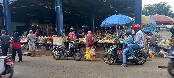 Penampakan Pasar Induk Pasar Minggu, Jaksel di tengah wacana Sembako dikenakan pajak. (Suara.com/Arga).