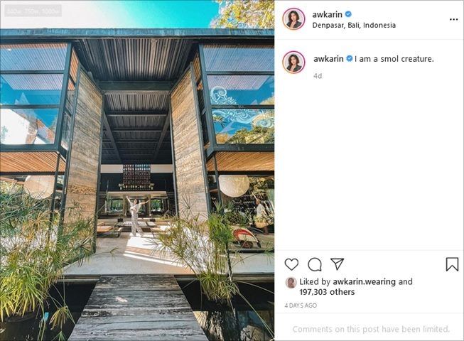 Potret Awkarin menginap di vila mewah saat liburan di Bali. (Instagram/@awkarin)