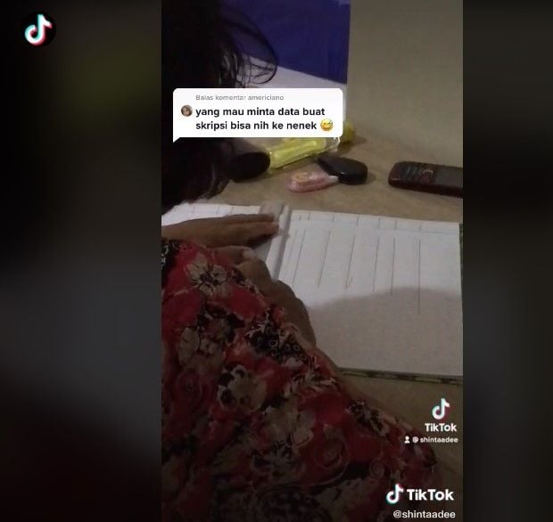 Nenek gemar menulis data kasus covid-19 (tiktok)