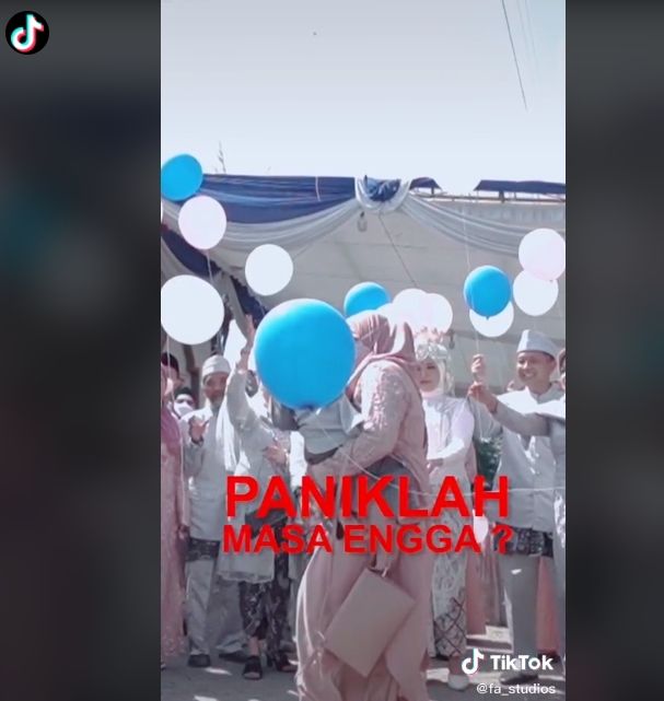 Momen romantis pengantin rusak gegara emak-emak (tiktok)