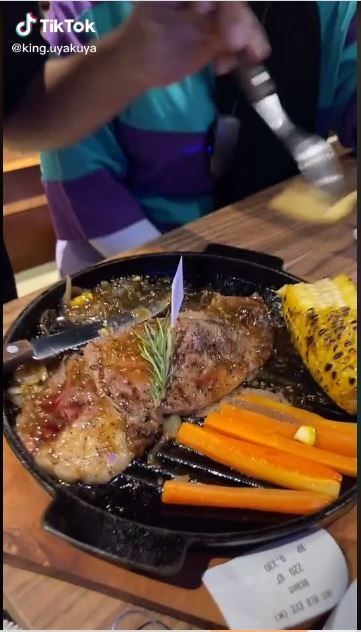 Uya Kuya tetap bayar saat makan di restoran sendiri (TikTok @king.uyakuya)
