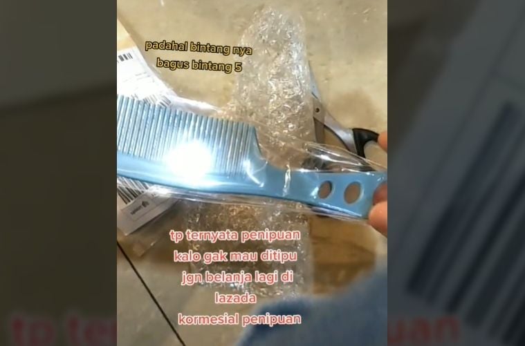 Emak-emak jengkel beli pompa galon di olshop yang datang sisir plastik (TikTok).