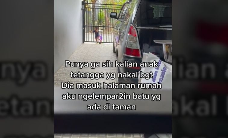 Wanita ngelus dada lihat anak tetangga, was-was mobil rusak kena lemparan batu (TikTok)