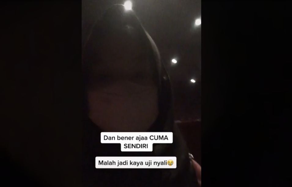 Viral Wanita Nonton Horor di Bioskop Sendirian, Berasa Uji Nyali Tak Ada Orang (TikTok).