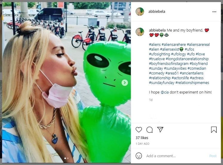 Wanita Ini Klaim Pernah Diculik UFO, Kini Jatuh Cinta dengan Alien (instagram.com/abbiebela)