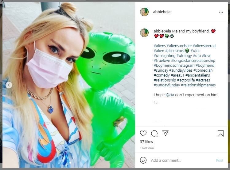 Wanita Ini Klaim Pernah Diculik UFO, Kini Jatuh Cinta dengan Alien (instagram.com/abbiebela)