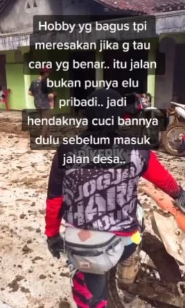 Viral video sekelompok pemotor trail masuk desa. (Tiktok)