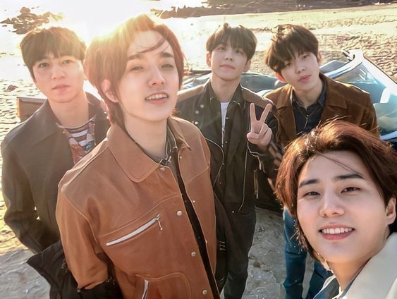 DAY6 di album The Book of Us: Negentropy