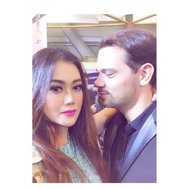 Nia Anggia dan suaminya, Jonathan Kreleger [Instagram/@anggitheperez]