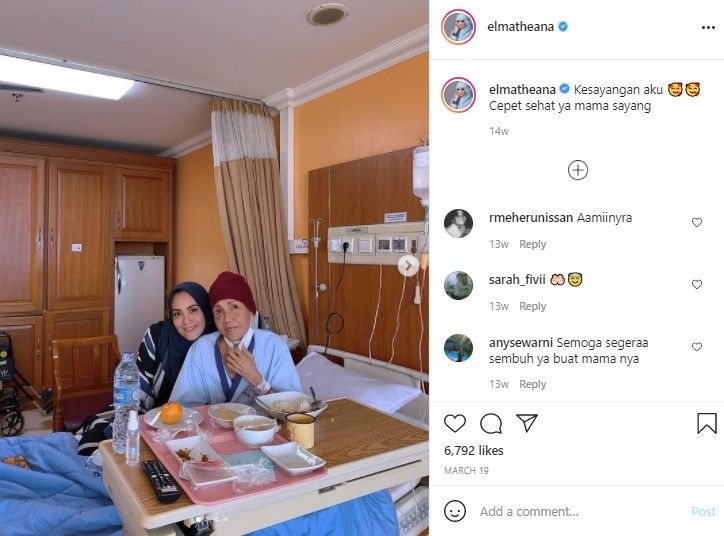 Potret kebersamaan Elma Theana dan Waty Siregar. (Instagram/elmatheana)