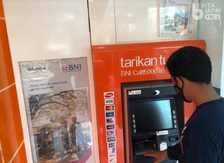 Ilustrasi ATM Bank BNI [Foto: Beritajatim]