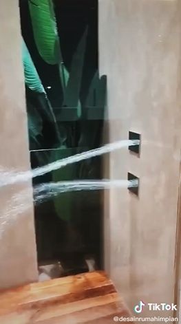 Shower kamar mandi unik dari segala sisi. (Tiktok/@desainrumahimpian)