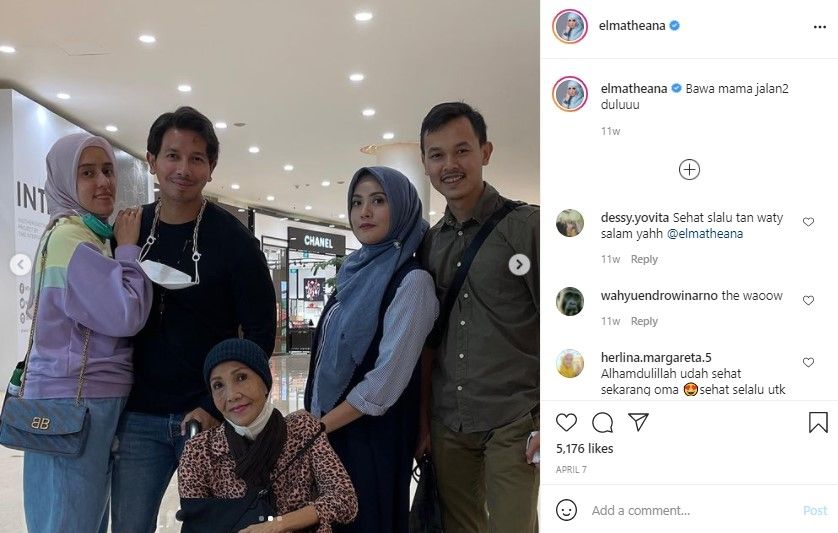 Potret kebersamaan Elma Theana dan Waty Siregar. (Instagram/elmatheana)