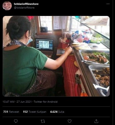 Wanita Terciduk Lakukan Hal Ini Pas Jaga Warung, Publik: Biar Nggak Dikira Pesugihan. (Twitter/@txtdariofflinestore)