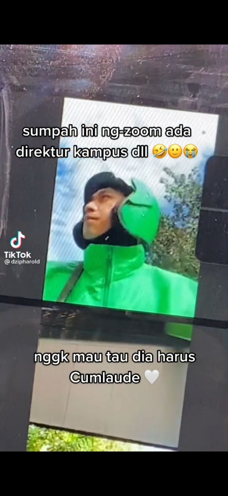 viral mahasiswa kuliah sambil jadi ojek online. (Dok. TikTok)