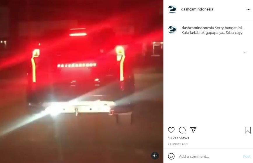 Mitsubishi Pajero pasang lampu kelap-kelip. (Instagram)