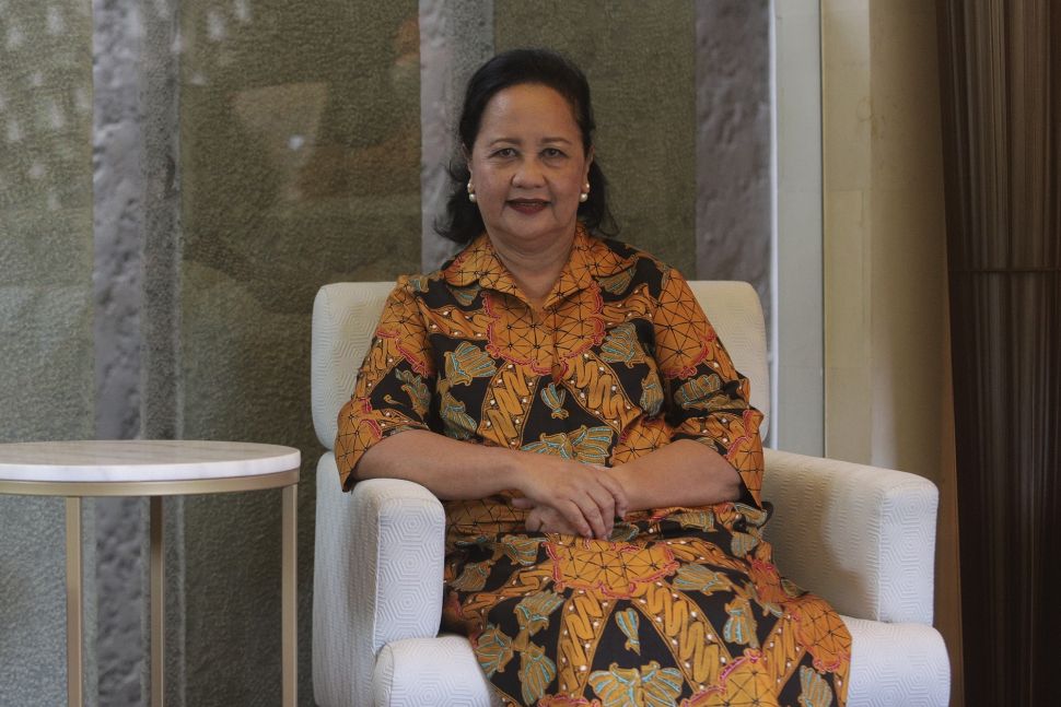 Pendiri sekaligus pembina Yayasan Del, Devi Pandjaitan berpose usai melakukan sesi wawancara khusus dengan tim redaksi Suara.com di Jakarta, Rabu (30/6/2021). [Suara.com/Angga Budhiyanto]