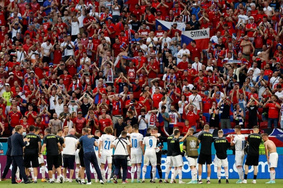 Pertandingan Euro 2020 di Puskas Arena, Budapest, Hungaria dengan stadion terisi penuh. [BERNADETT SZABO / POOL / AFP]