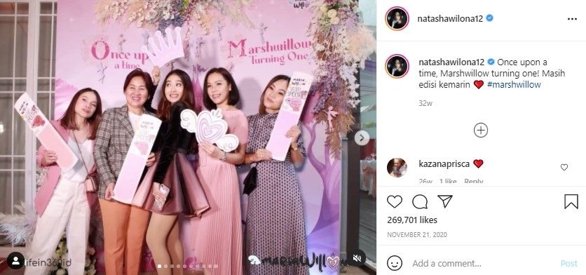 Potret kebersamaan Natasha Wilona dan ibunda. (Instagram/natashawilona12)