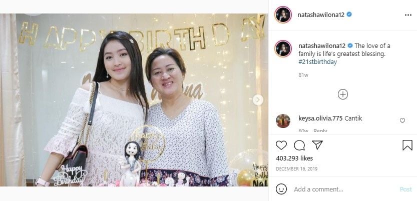 Potret kebersamaan Natasha Wilona dan ibunda. (Instagram/natashawilona12)