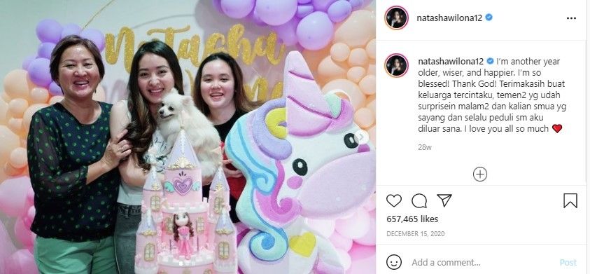 Potret kebersamaan Natasha Wilona dan ibunda. (Instagram/natashawilona12)