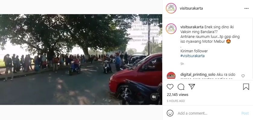 Viral Video Antrean Vaksin Covid-19 Sampai Mengular di Bandara Solo. (Instagram/@visitsurakarta)