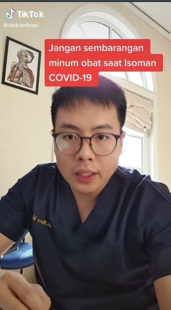 Dokter Marco Vidor menjelaskan obat yang dilarang dikonsumsi saat isoman. (TikTok/@dokterkopi)